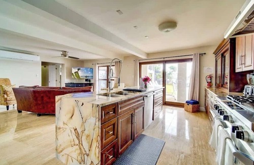 Northwest Point Eigentumswohnung | Seven Mile View#2 - 2 BR Oceanfront Condo & Pool
