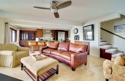 Northwest Point Eigentumswohnung | Seven Mile View#2 - 2 BR Oceanfront Condo & Pool