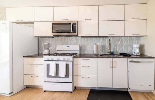 Northwest Point Eigentumswohnung | Seven Mile View #4 - 2 BR Oceanfront Condo & Pool