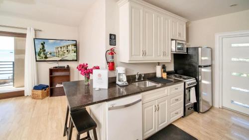 Northwest Point Haus | Seven Mile View Condo #3B