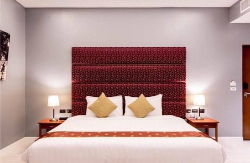 Patong Resort | Sky Suite mit Tauchbecken (005)