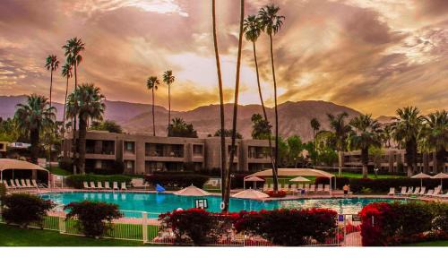 Palm Desert Resort | Shadow Mountain Resort