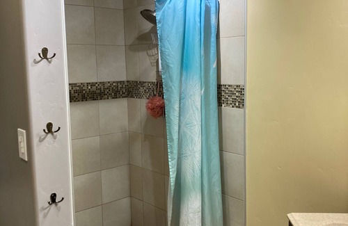 Chicago Park Haus | Shady Knoll getaway. A peaceful escape in the mountains.