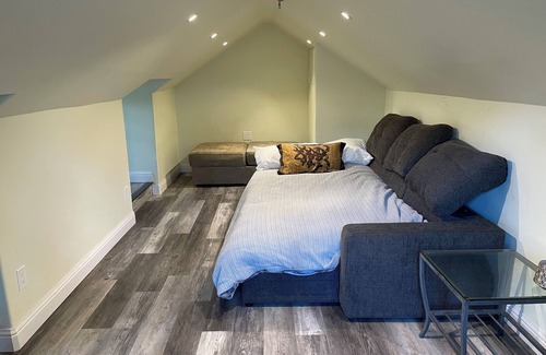 Chicago Park Haus | Shady Knoll getaway. A peaceful escape in the mountains.