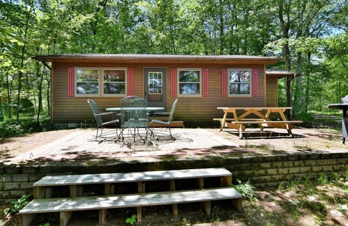 Iron River Kabine | Shady Oaks Cottage on Busky Bay of the Pike Chain of Lakes Iron River, WI