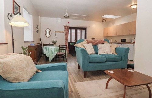 Barlby Haus | SHAMROCK, pet friendly, with a garden in Barlby