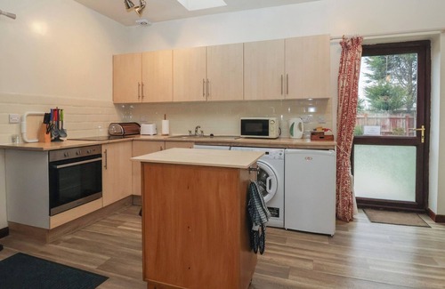 Barlby Haus | SHAMROCK, pet friendly, with a garden in Barlby