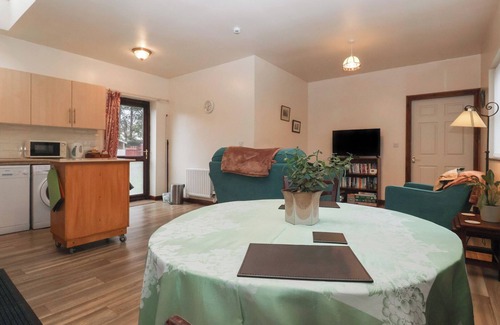Barlby Haus | SHAMROCK, pet friendly, with a garden in Barlby