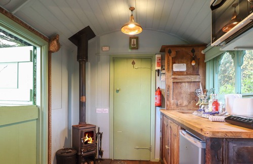 Newcastle-on-Clun Hütte | SHANTI, pet friendly, character holiday cottage in Beguildy