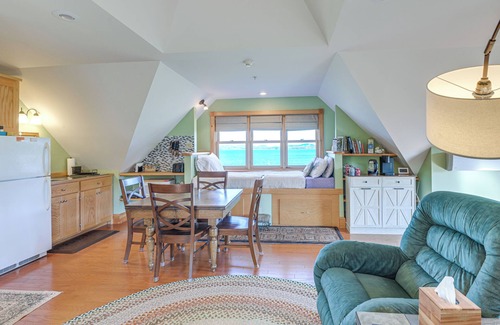 Surry Wohnung | Shared Dock & Fire Pit: Peaceful Surry Studio!