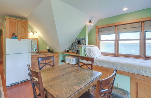 Surry Wohnung | Shared Dock & Fire Pit: Peaceful Surry Studio!