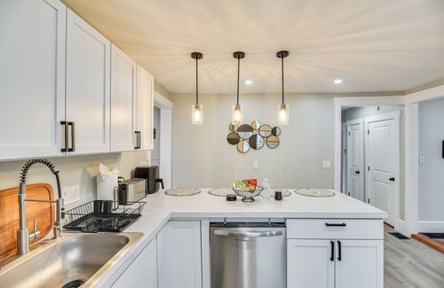 Sharon Wohnung | Sharon Home < 8 Mi to Gillette Stadium!