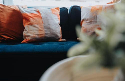 Broadheath Haus | Shawe House - 10 minute Mcr Airport - Free Parking