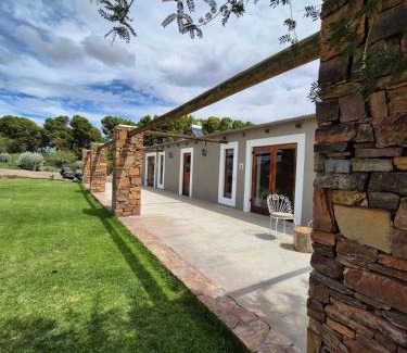 Beaufort West Haus | Shearers Cottage Unit B - Farm Stay