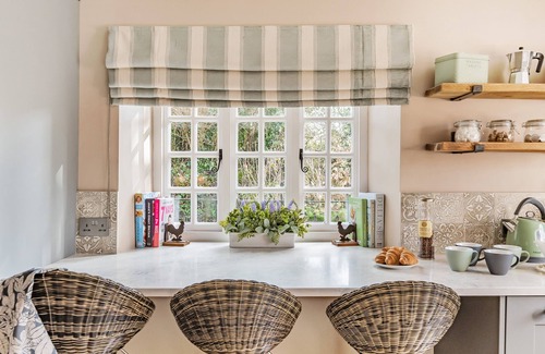 Chard Hütte | Shedrick Cottage - sleeps 6 guests in 3 bedrooms