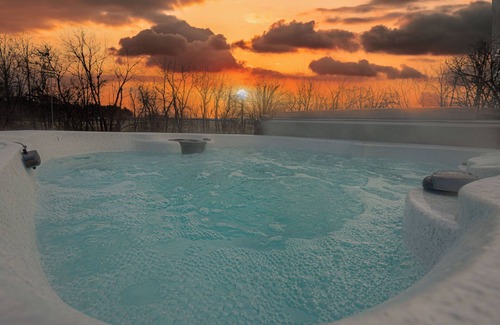 Shelbyville Haus | Shelby Stop on Bourbon Trail- w/Pool & HOT TUB*