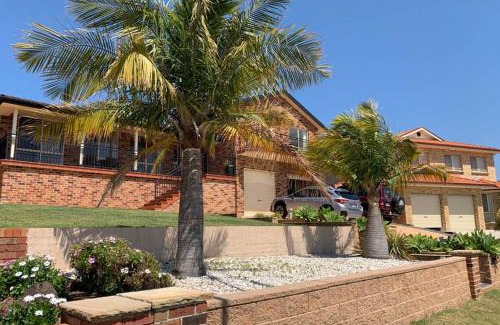 Blackbutt Haus | Shellharbour. Ocean, lake and mountain view