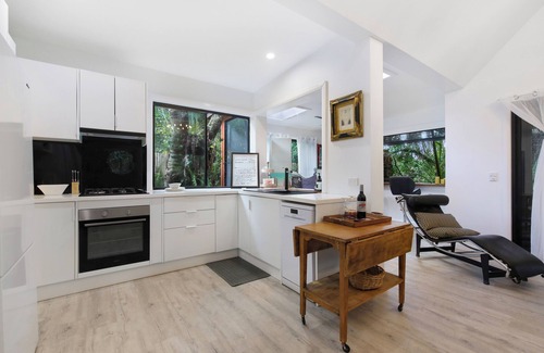 Sawtell Haus | Shellies on the Beach Little House - 2BR Absolute Beachfront with Outdoor Bath