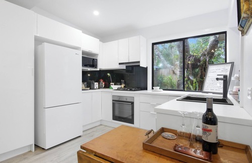 Sawtell Haus | Shellies on the Beach Little House - 2BR Absolute Beachfront with Outdoor Bath