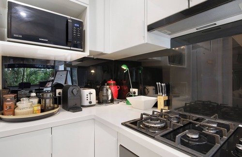 Sawtell Haus | Shellies on the Beach Little House - 2BR Absolute Beachfront with Outdoor Bath