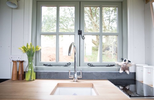 Kingston St Mary Kabine | Shepherd Hut with free Hot Tub, Wifi and Breakfast Hamper.