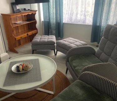 Chadwell Wohnung | Shepherds House - Spacious 4 bedroom