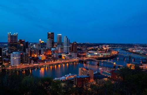 South Shore Hotel | Sheraton Pittsburgh Hotel at Station Square