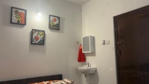 Perungalathur Haus | SHI's Agam Bed & Breakfast at Chennai