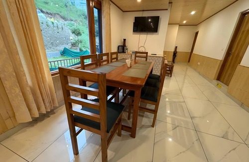 Shimla Haus | Shivam Homestay 3BR with Orchard view by Homeyhuts