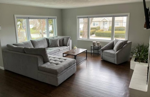 Waterford Haus | Shore Drive - 2 Bedroom/2 Bath/Bunk/Queen Oasis