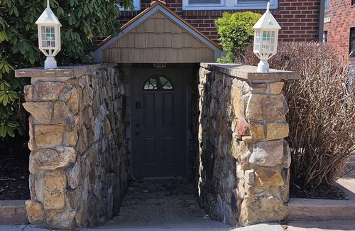 Confluence Haus | Shoreline Estates - Queen Handicap