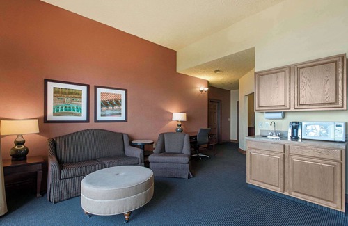 Muskegon Hotel | Shoreline Inn & Conference Center, an Ascend Collection Hotel