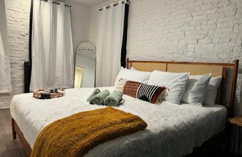 Italian Village Haus | Short North Convention King Bed Free Parking!