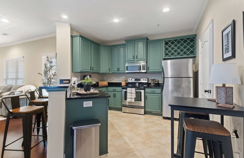 Tuscaloosa Eigentumswohnung | Relax & Roll! Short walk to BD Stadium, Coleman Coliseum and the University.