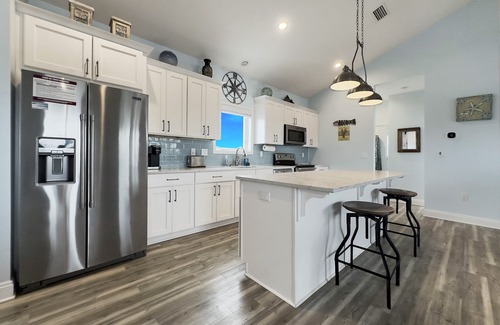 Port St. Joe Haus | Short walk to the Beach and Bay, Golf Cart, Pet Friendly and Fully Fenced yard