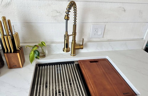 Ocean Bluff-Brant Rock Haus | Short walk to the beach! See & hear the ocean in the distance. Great living area