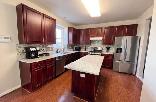 Aurora Haus | Showstopper: 5 BR+, 3.5BA