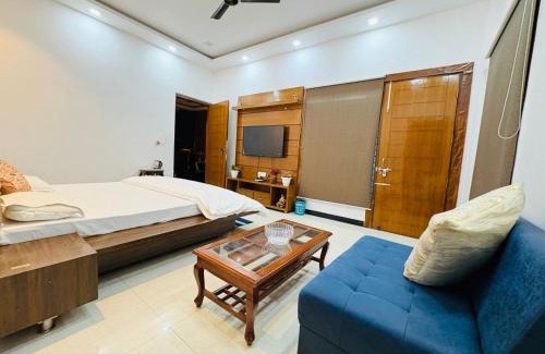 Mayapur Haus | Shreshth Home Stay - Best Family Accommodation - 3km from Har Ki Pauri, Haridwar, Uttarakhand