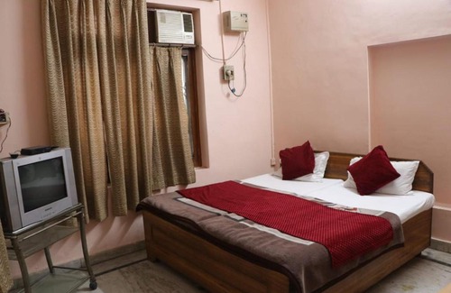 Haridwar Haus | Shri Banke Bihari Guest House, Bhoopatwala, Hiranwara, Haridwar, Uttarakhand, 249410