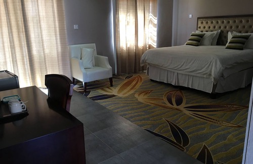 Tutume Kabine | Shumba Lodge