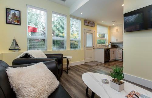 Sidney Wohnung | Sidney Solace 1BR Suite Minutes from Waterfront
