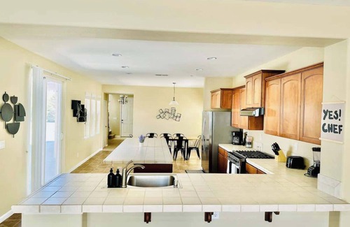 Northwest Reno Haus | Sierra View Retreat/Sleeps 14