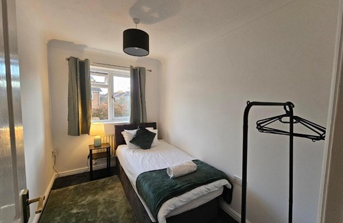 Swindon Haus | Sigerson House Long Stay Sleep 5 Free Parking