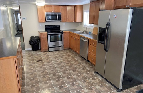 Silver Lake Hütte | Silver Lake Cottage. 1 Mile from Sand Dunes. Quiet Street. Sleeps 12-14.