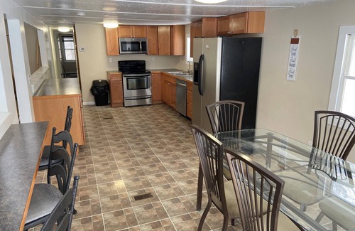 Silver Lake Hütte | Silver Lake Cottage. 1 Mile from Sand Dunes. Quiet Street. Sleeps 12-14.