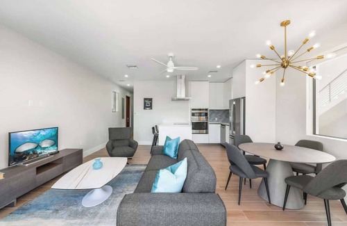 Old Man Bay Eigentumswohnung | Silver Reef #4 - 2 BR LUXE Oceanfront & Pool