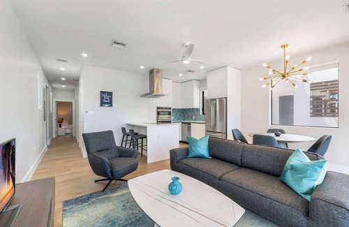 Old Man Bay Eigentumswohnung | Silver Reef #4 - 2 BR LUXE Oceanfront & Pool