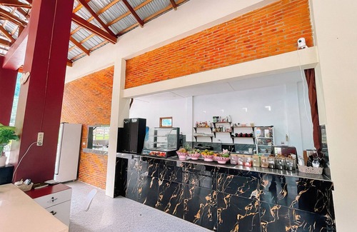 Tuk Tuk Hotel | Simangande View & Resto By Helocus