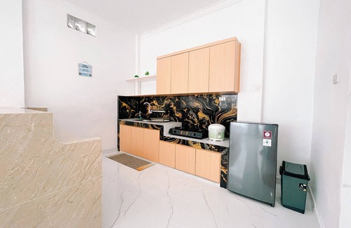 Tuk Tuk Hotel | Simangande View & Resto By Helocus