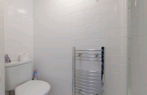 Heaton Haus | Simple Private Studio